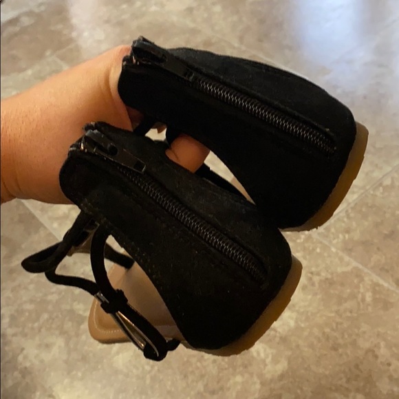 Sandals - Picture 2 of 3